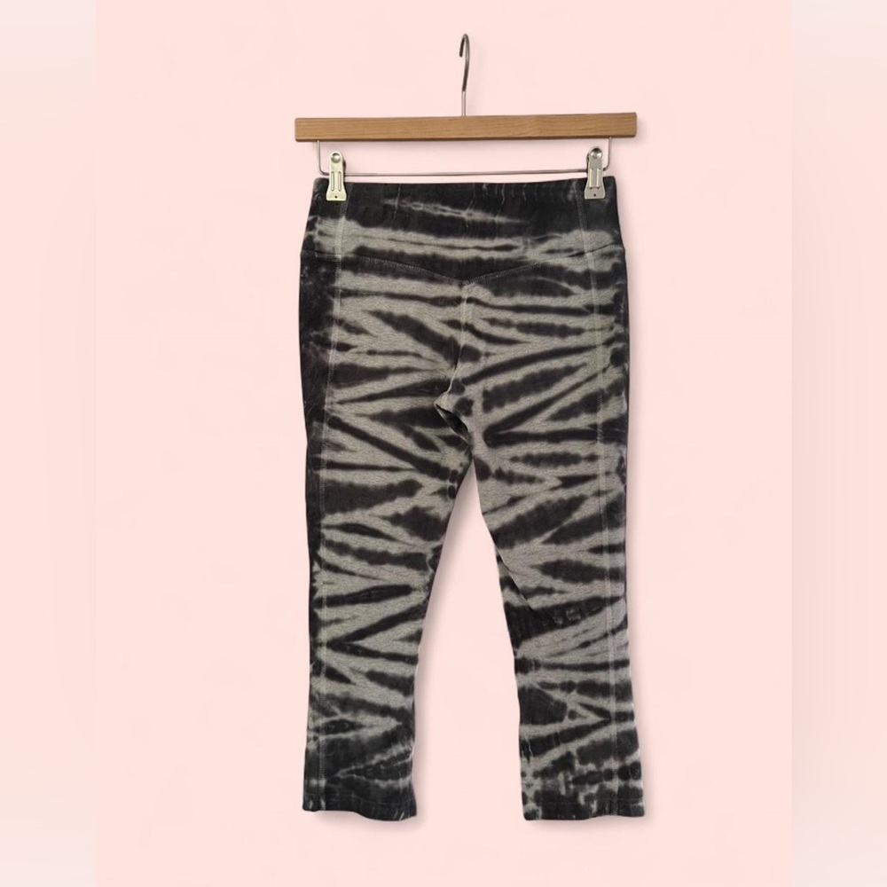 Nike Black and Gray Patterned Leggings